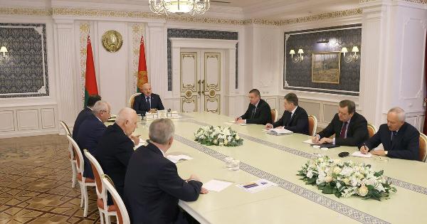 Президент собрал совещание по итогам зарубежных визитов