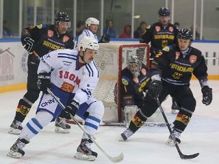Хоккеисты Финляндии и Германии открыли игровую программу