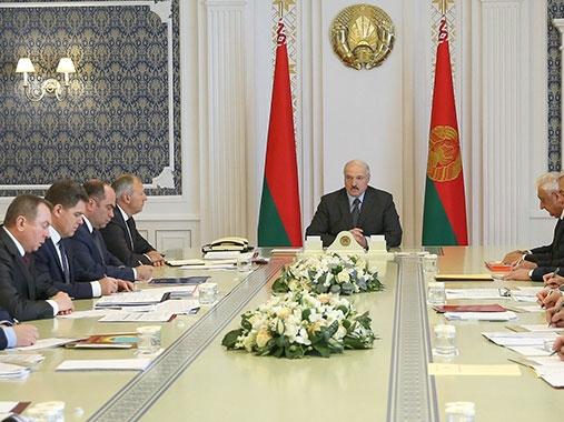 Лукашенко собрал совещание по вопросам экономики
