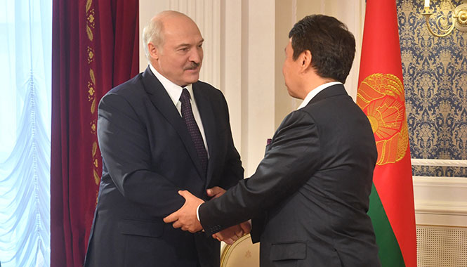 А. Лукашенко дал интервью крупнейшему информагентству Казахстана в преддверии официального визита 