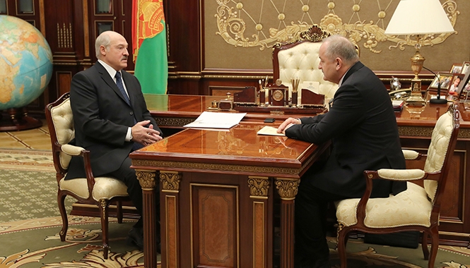 Александр Лукашенко принял с докладом председателя правления Нацбанка