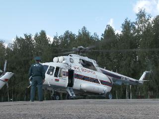 Белорусский вертолет МЧС помогает Латвии в тушении пожара