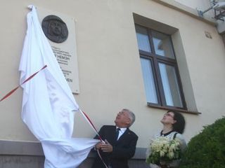 В Гродно установили мемориальную доску в честь Чеслова Немена