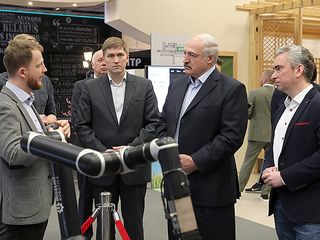 A.Lukashenko studies Belarus’ knowhow at Hi-Tech Park