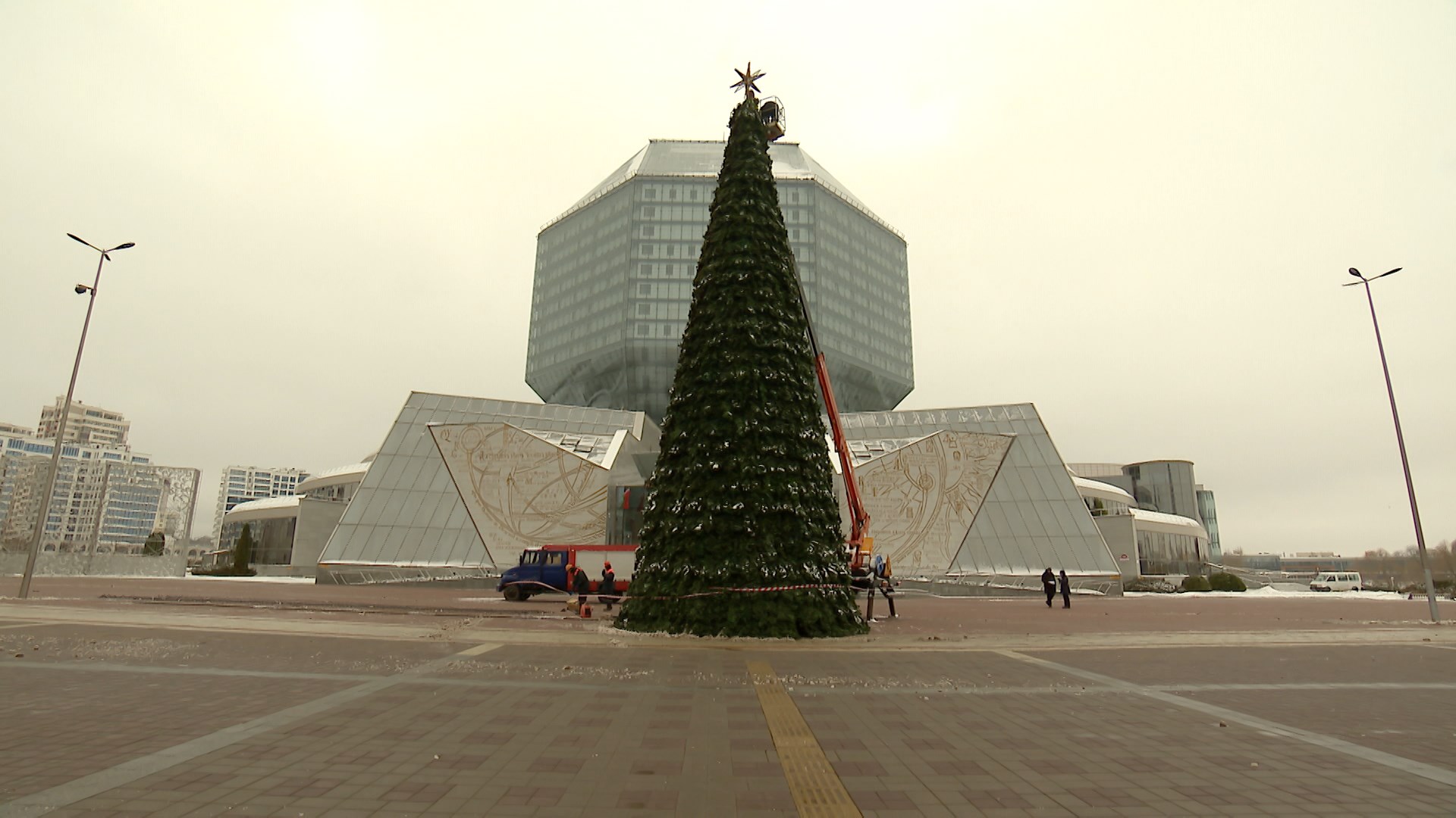 Минск готовится к новогодним праздникам