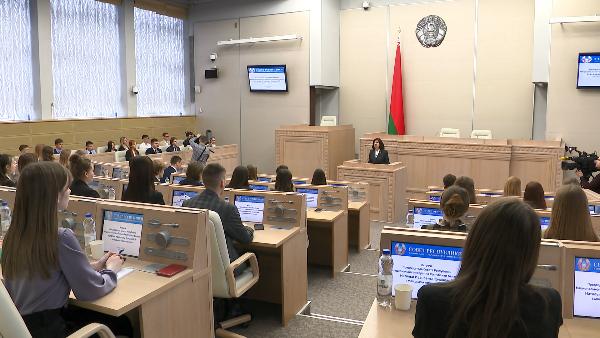 Форум молодых избирателей объединил в Минске около 100 ребят со всей Беларуси