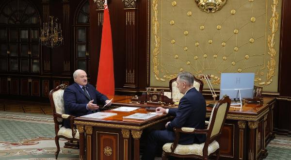 Александр Лукашенко принял с докладом главу Управделами Президента Юрия Назарова