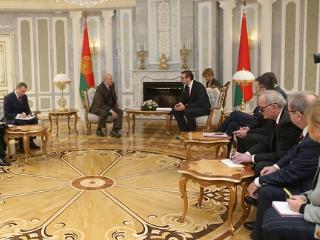Президент встретился с премьер-министром Сербии