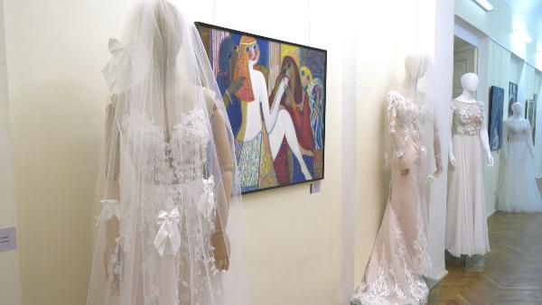 Свадебные наряды прошлого столетия представили в Витебске