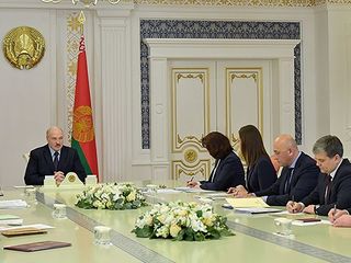 Информационная безопасность Беларуси и работа крупнейших СМИ обсуждены на совещании у Президента