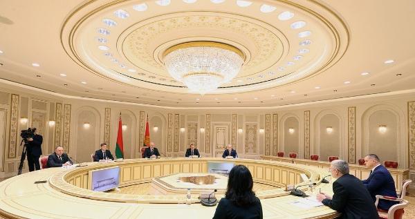 Президент Беларуси провёл встречу с губернатором Камчатского края России