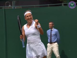 Azarenka moves into Wimbledon third round