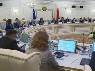 В Минске проходит международная конференция, приуроченная к 25-летию Конституции Беларуси