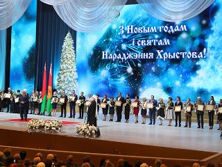 Александр Лукашенко вручил премии года