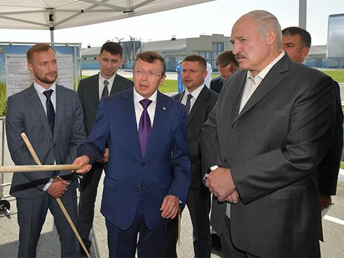 Лукашенко поручил разработать стратегию развития «Гомсельмаша»