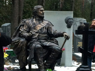 A monument to Rostislav Yankovsky was built in Minsk