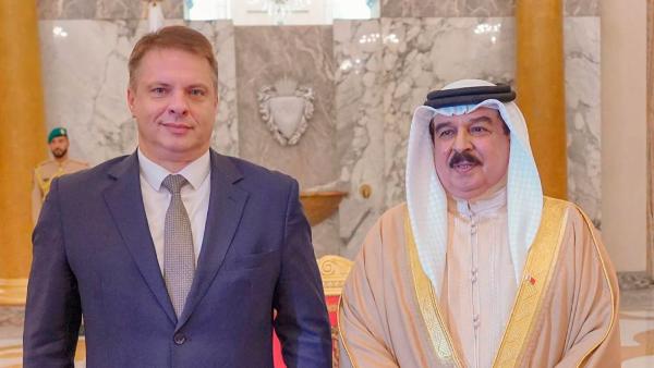 Belarus Ambassador presents credentials to King of Bahrain
