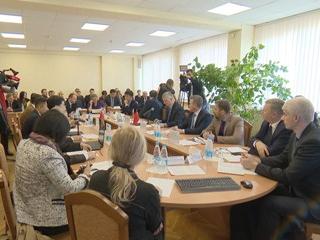 Развитие бизнеса в регионах Беларуси обсудили за круглым столом эксперты Беларуси и Китая