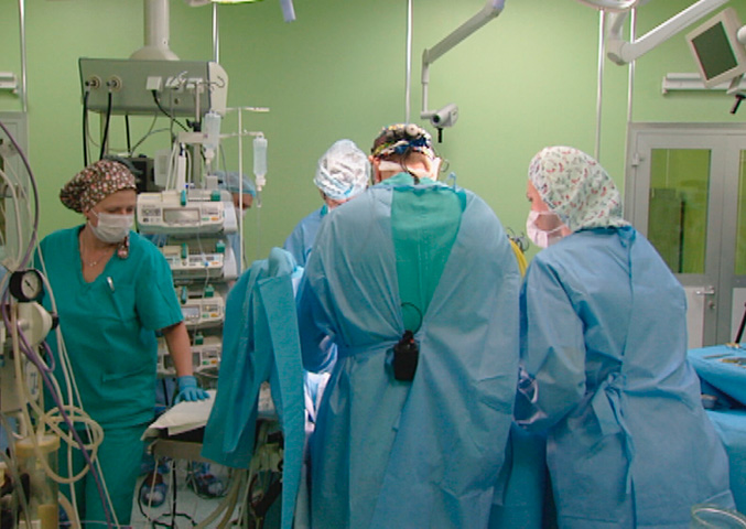Белорусские детские кардиохирурги провели сложнейшую операцию на сердце трехлетнему ребенку
