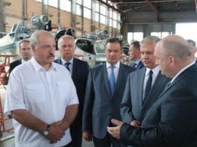 Президент Беларуси посетил Оршанский авиаремонтный завод