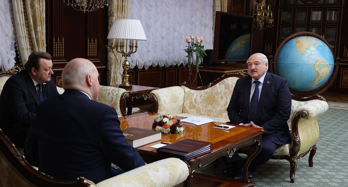 Президент Беларуси провёл встречу с Государственным секретарём Союзного государства