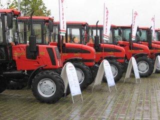 Белорусские тракторы переданы молдавским регионам