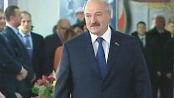 Alexander Lukashenko votes at Minsk polling station number 1