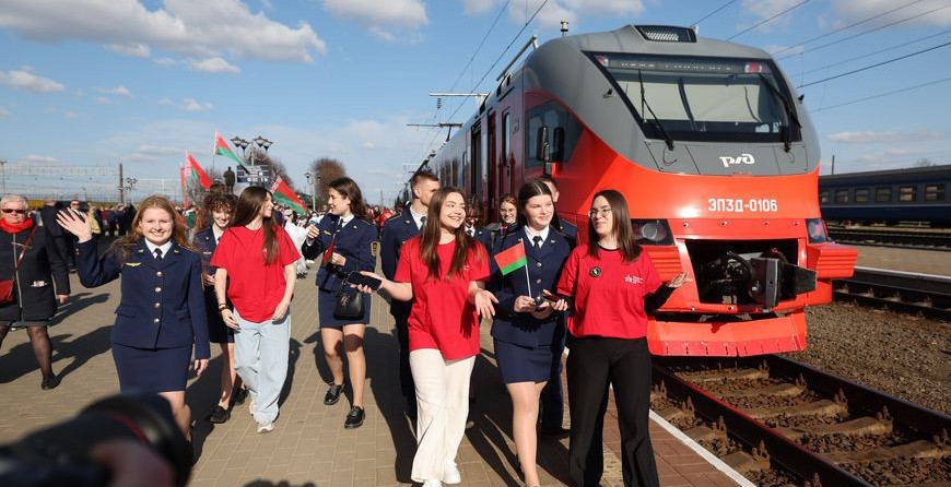 В Орше встретили первый беспересадочный поезд из Смоленска