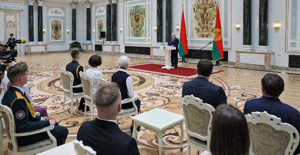 The President presented state awards to the best teachers and students of Belarusian universities