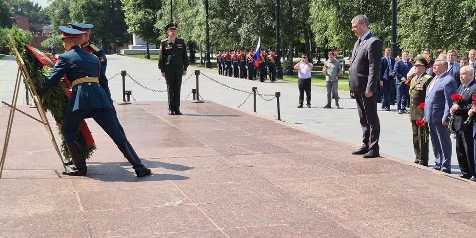 В Москве возложили венок к Вечному огню в честь Дня Независимости Беларуси 