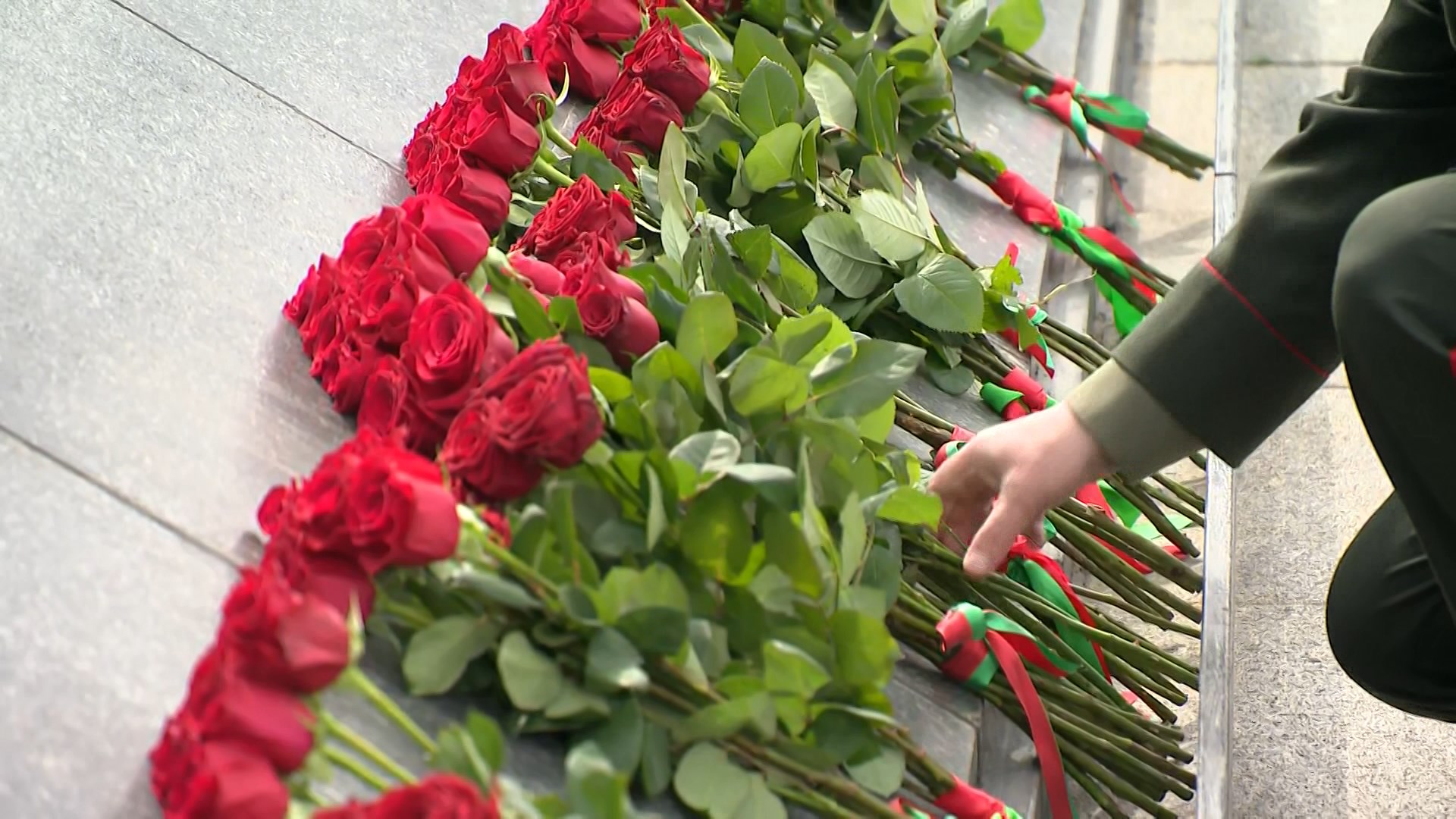 Руководство Госсекретариата Совбеза и главы силовых ведомств возложили цветы к монументу Победы в Минске