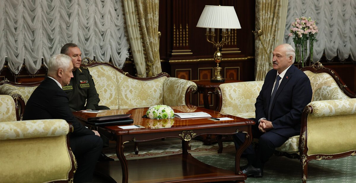 A. Lukashenko held a meeting with Russian Defense Minister