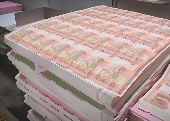 Новые банкноты 5 и 10 рублей: репортаж с производства
