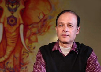 Бикаш Нахар — индус, владелец индийского ресторана и магазина