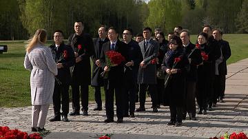 A delegation from the Embassy of the People's Republic of China visited the Khatyn memorial complex