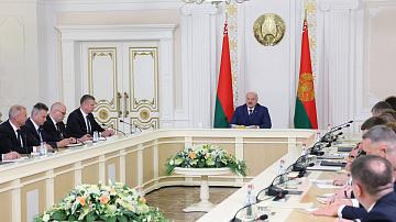 А. Lukashenko holds a meeting with the The Administration of the President