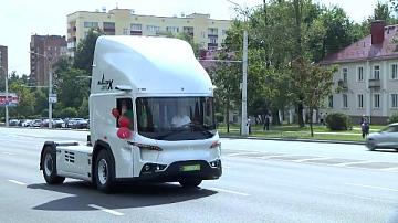 Минский автомобильный завод отмечает 80-летие