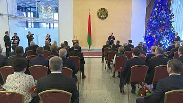 Премьер-министр вручил награды 