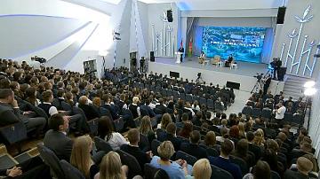 Президент встретился со студентами Витебского госуниверситета