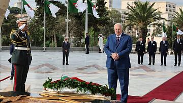 Aleksandr Lukashenko honors the memory of Algerian Independence fighters