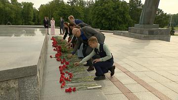 Young parliamentarians handed over the "Victory Flag" to Minsk