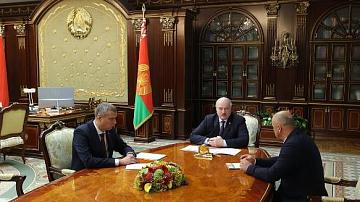 А. Лукашенко принял с докладом Главу Администрации Президента и посла Беларуси в России