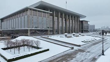 Президент после обильных снегопадов вышел на расчистку территории 