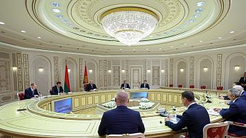 Президент Беларуси встретился с губернатором Тюменской области России А. Моором