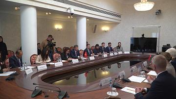 В Минске состоялась встреча председателя Мингорисполкома В. Кухарева с делегацией из Ханоя