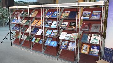 100 книг — в подарок Нацбиблиотеке