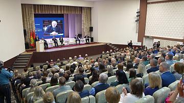 В Шклове презентовали документально-биографический очерк «Наш Президент»