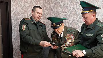 Aleksandr Lukashenko congratulates V. Davzhonok, a veteran of the Great Patriotic War, on his 100th birthday