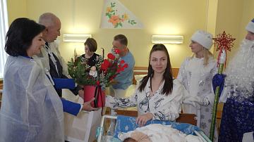 The families of the first newborns in 2026 received gifts from the President