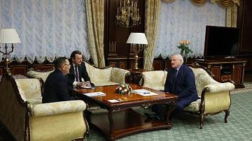 А. Лукашенко провёл встречу с послом Казахстана в Беларуси Е. Байжановым